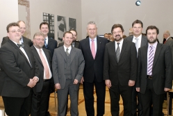 Bay. Innenminister und die Mitglieder des Projektausschusses (Bild: Siemens)